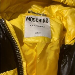 Moschino yellow and black down puffer🔥🔥🔥🔥